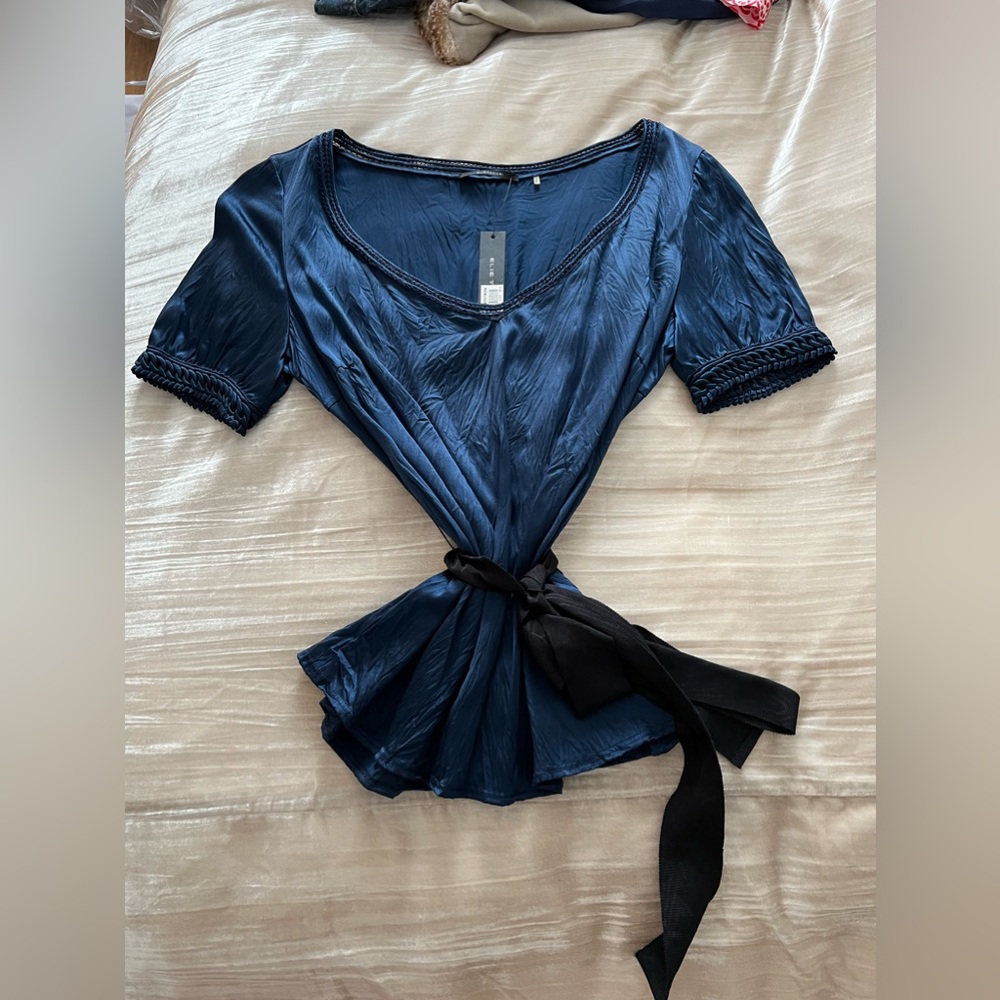Ellie Tahari dark blue silk blouse Sz Small